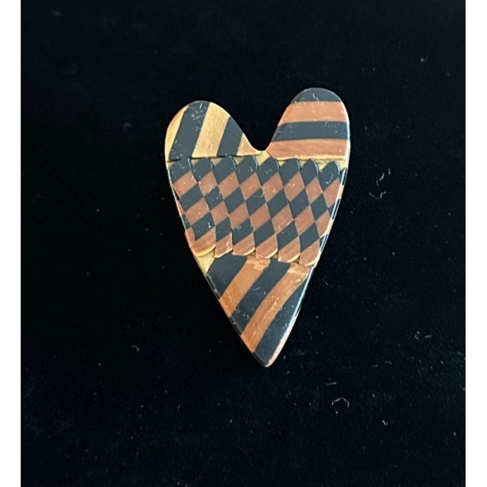 Hand Carved Painted 2''‎ Artisan Brooch/ Pin FOLK ART Heart Checkerboard